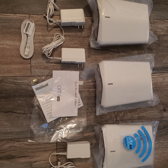 Orbi Pro WiFi 6 mini 3 piece - Picture 3 of 5